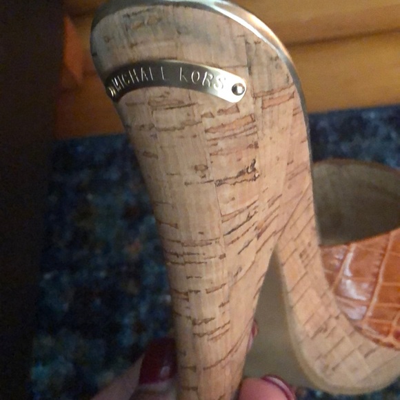 Shoes - Picture 2 of 4